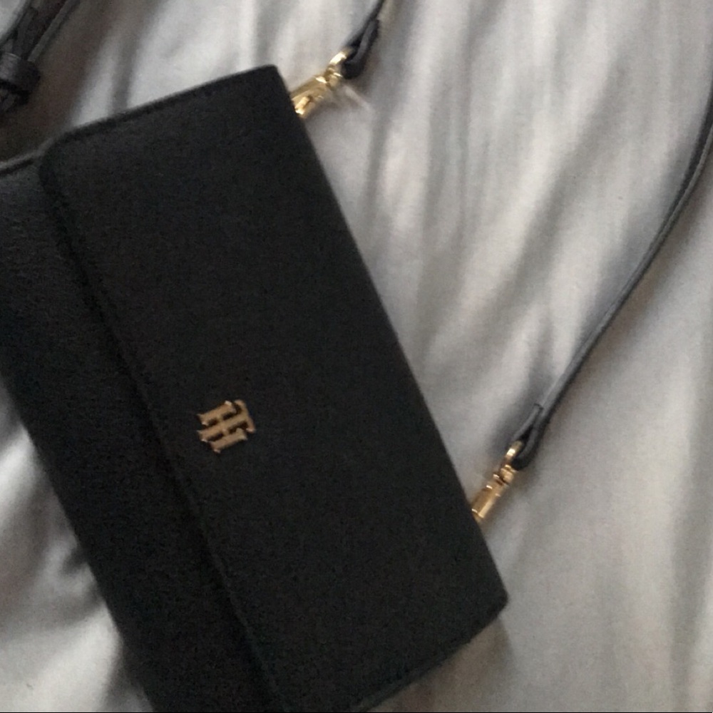 Black Tommy Hilfiger purse/wallet